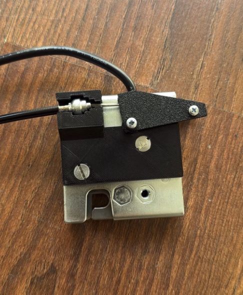 Manual overdrive for cabinet lock